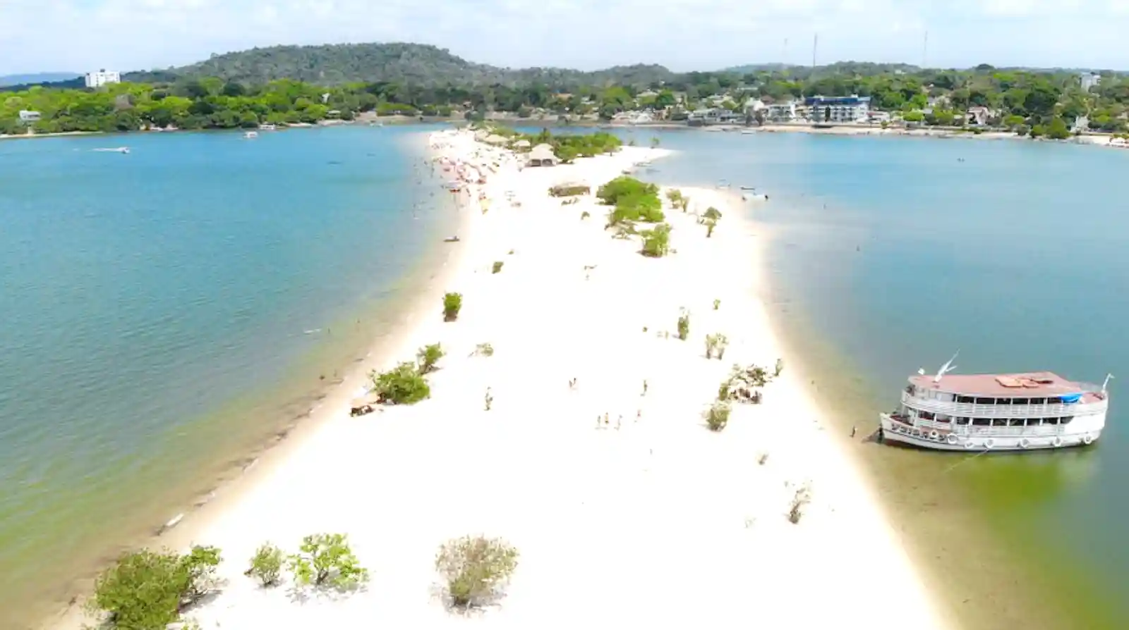 Como a vazante do Rio Tapajós revela as praias sazonais de Alter do Chão no coração da Amazônia